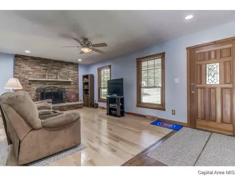 35 Devine Dr, Riverton, IL 62561 photo 3