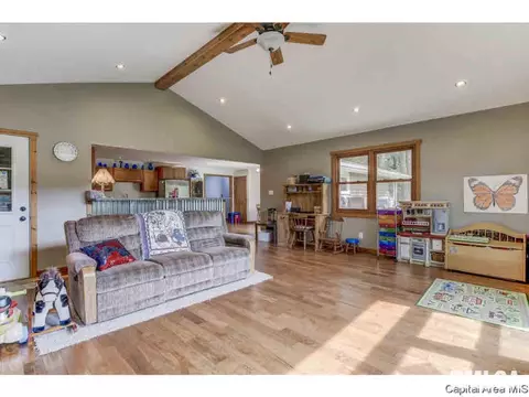 35 Devine Dr, Riverton, IL 62561 photo 12