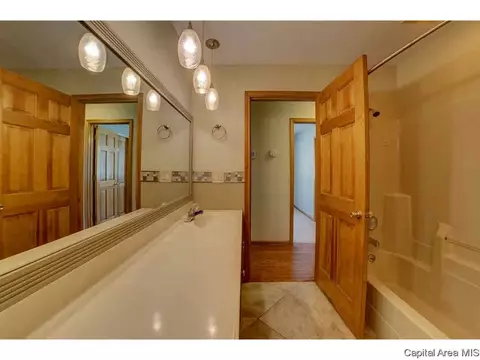 370 E Brown, Waverly, IL 62692 photo 11