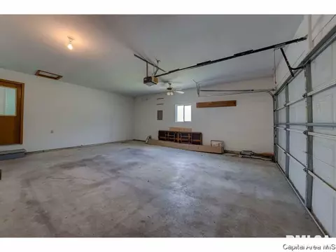 370 E Brown, Waverly, IL 62692 photo 25