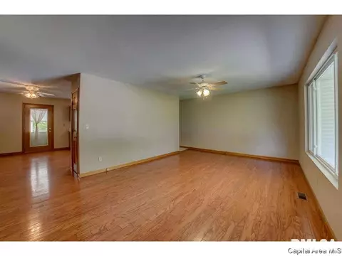 370 E Brown, Waverly, IL 62692 photo 19