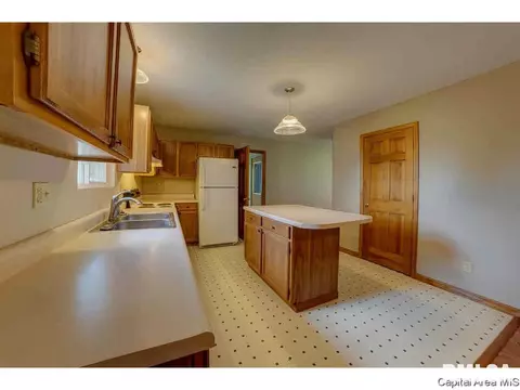 370 E Brown, Waverly, IL 62692 photo 16