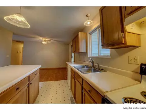370 E Brown, Waverly, IL 62692 photo 17