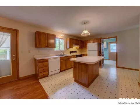 370 E Brown, Waverly, IL 62692 photo 15