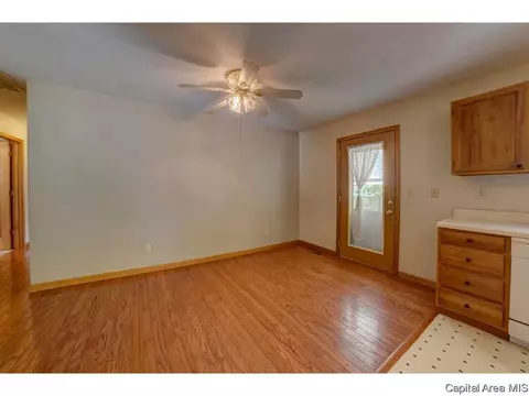 370 E Brown, Waverly, IL 62692 photo 13
