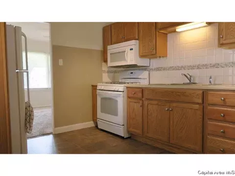 3233 Saxony Rd, Springfield, IL 62703 photo 2
