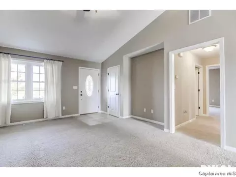 4512 Castle Pines Dr, Springfield, IL 62711 photo 2