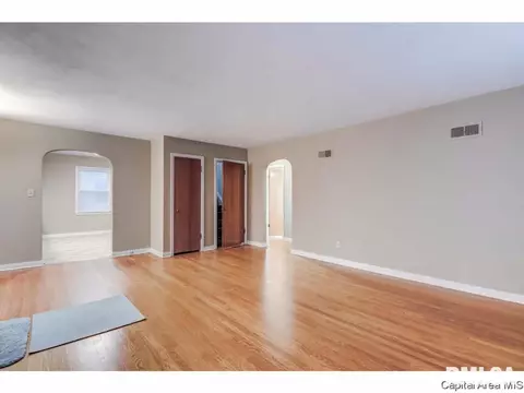 2409 S State St, Springfield, IL 62704 photo 4