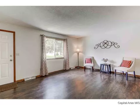 2512 Austin Dr, Springfield, IL 62704 photo 2