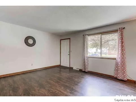 2512 Austin Dr, Springfield, IL 62704 photo 4