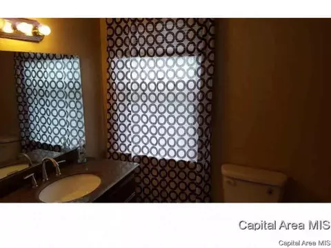 1121 E Spruce Dr, Springfield, IL 62703 photo 4