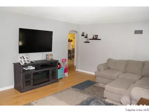 1806 E Hood St, Springfield, IL 62703 photo 3