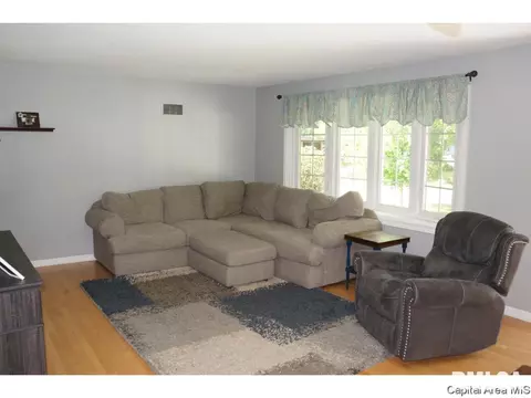 1806 E Hood St, Springfield, IL 62703 photo 2