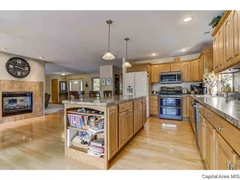 14428 Prairie Trl, Athens, IL 62613 photo 9