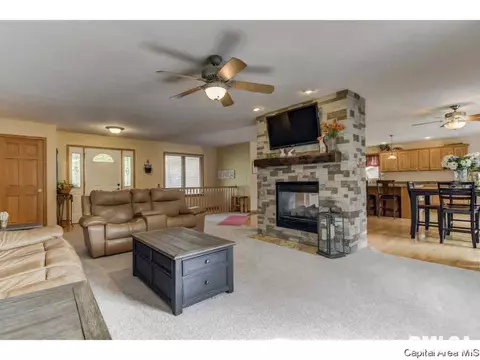 14428 Prairie Trl, Athens, IL 62613 photo 7