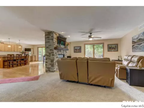14428 Prairie Trl, Athens, IL 62613 photo 6
