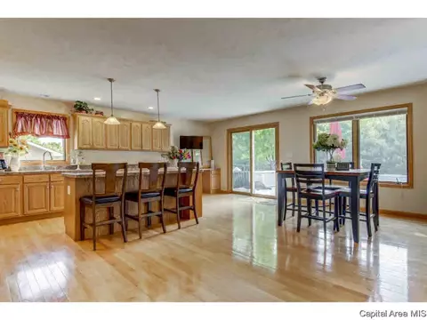 14428 Prairie Trl, Athens, IL 62613 photo 11