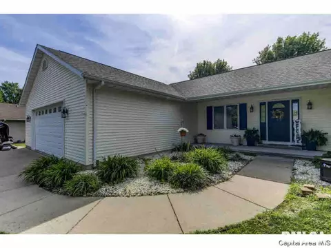 14428 Prairie Trl, Athens, IL 62613 photo 3