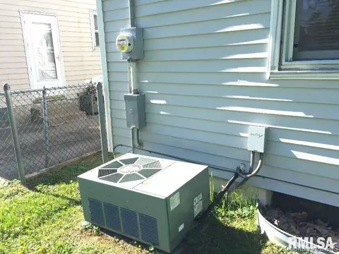 2256 Converse St, Springfield, IL 62702 photo 6