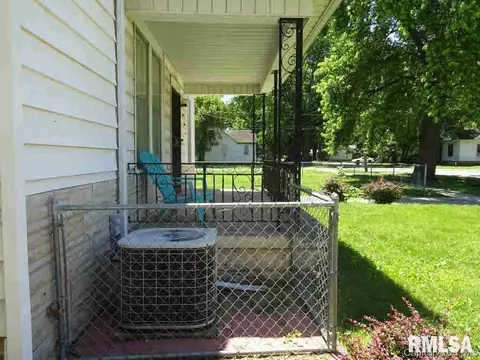 1104 N 12th St, Springfield, IL 62702 photo 3