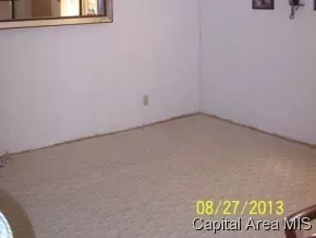 317 E Clinton, Avon, IL 61415 photo 2