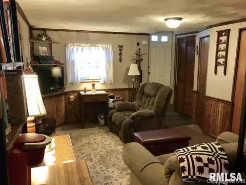 102 E Union St, Virginia, IL 62691 photo 18