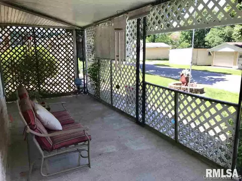 102 E Union St, Virginia, IL 62691 photo 4