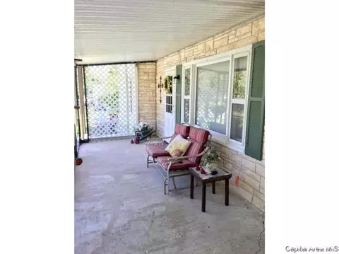 102 E Union St, Virginia, IL 62691 photo 3