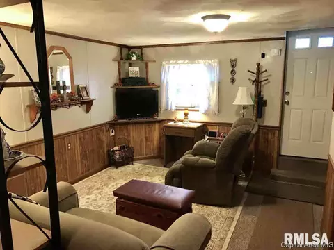 102 E Union St, Virginia, IL 62691 photo 17