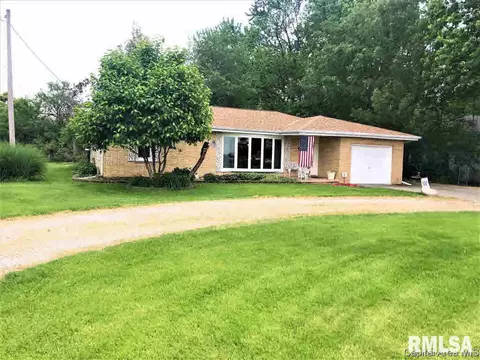 702 E Hargrave St, Athens, IL 62613 photo 2
