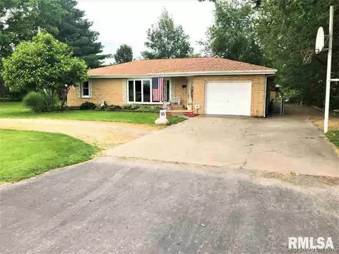 702 E Hargrave St, Athens, IL 62613 photo 3