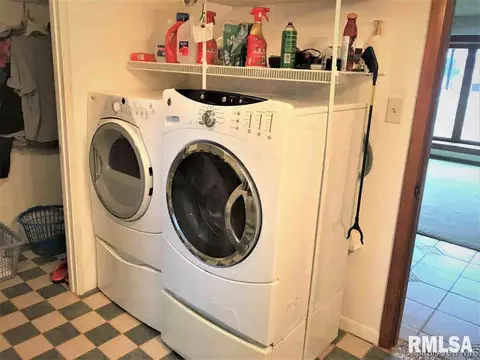 702 E Hargrave St, Athens, IL 62613 photo 9