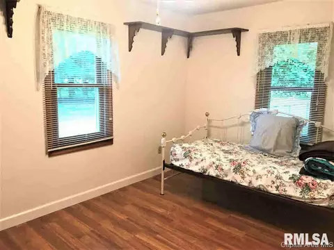 702 E Hargrave St, Athens, IL 62613 photo 11