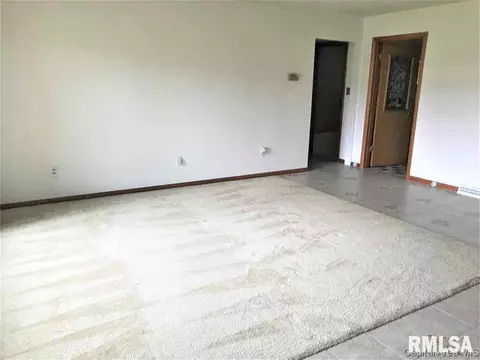 702 E Hargrave St, Athens, IL 62613 photo 6