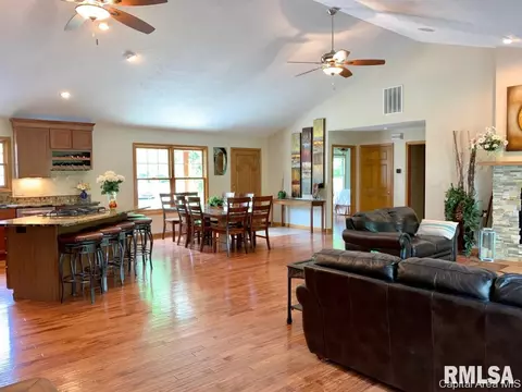 9 Hawthorne Ln, Springfield, IL 62712 photo 3