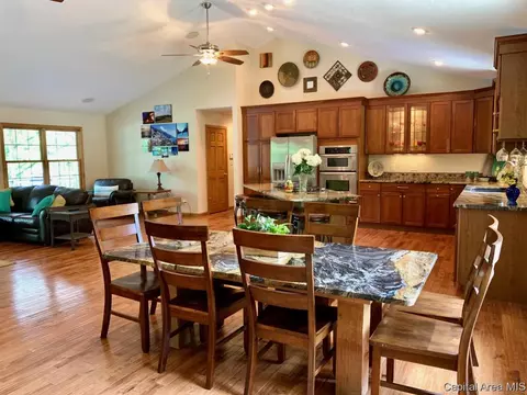 9 Hawthorne Ln, Springfield, IL 62712 photo 4