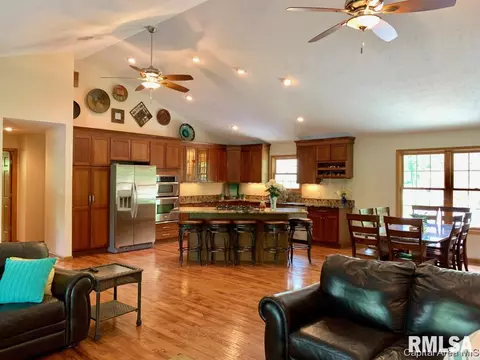 9 Hawthorne Ln, Springfield, IL 62712 photo 5