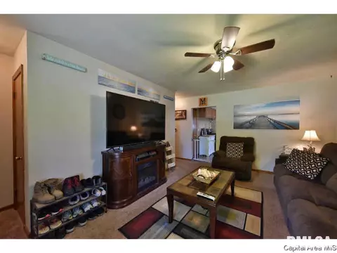 1042 N Macarthur Blvd, Springfield, IL 62702 photo 4