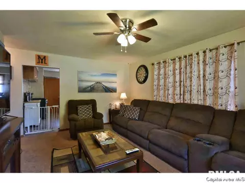 1042 N Macarthur Blvd, Springfield, IL 62702 photo 3