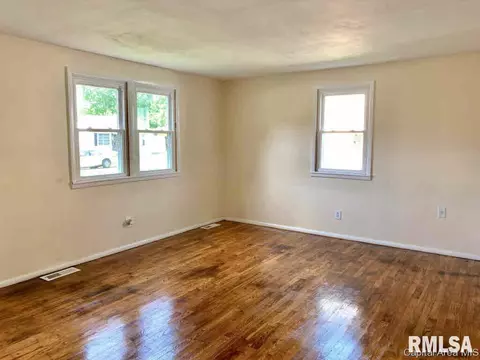 1975 E Converse St, Springfield, IL 62702 photo 4
