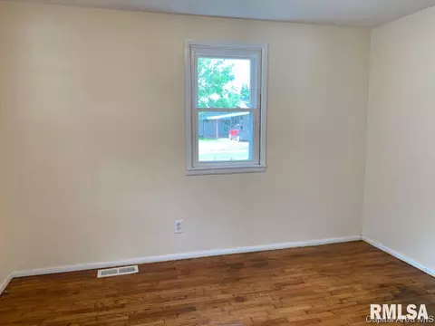 1975 E Converse St, Springfield, IL 62702 photo 6