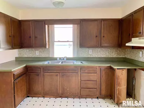 1975 E Converse St, Springfield, IL 62702 photo 13