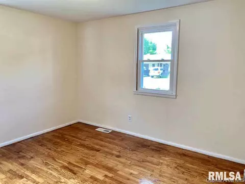1975 E Converse St, Springfield, IL 62702 photo 5