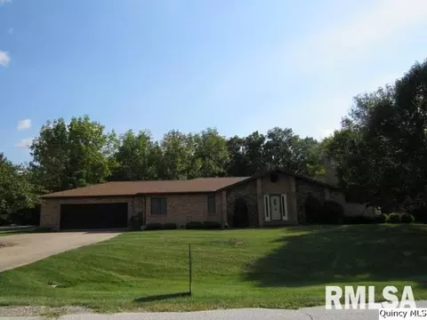 201 Shawnee Dr, Camp Point, IL 62320 photo 1