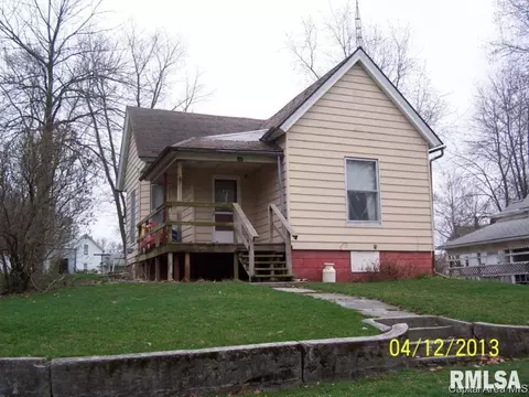 307 E Clinton, Avon, IL 61415 photo 2
