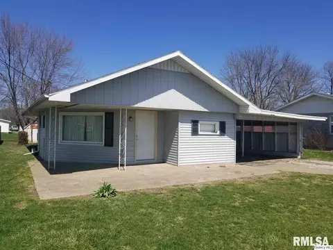 401 E Washington, Mendon, IL 62351 photo 1