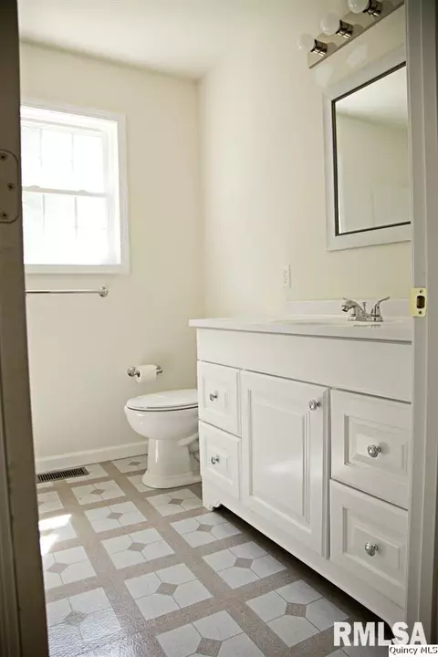 102 North, Augusta, IL 62311 photo 7