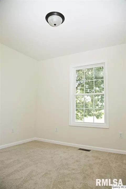 102 North, Augusta, IL 62311 photo 9