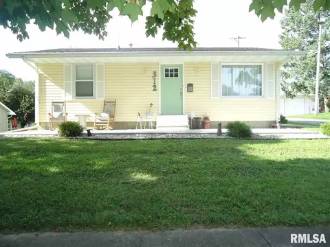 312 E Springfield St, Virginia, IL 62691 photo 1