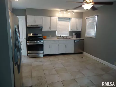 312 E Springfield St, Virginia, IL 62691 photo 5
